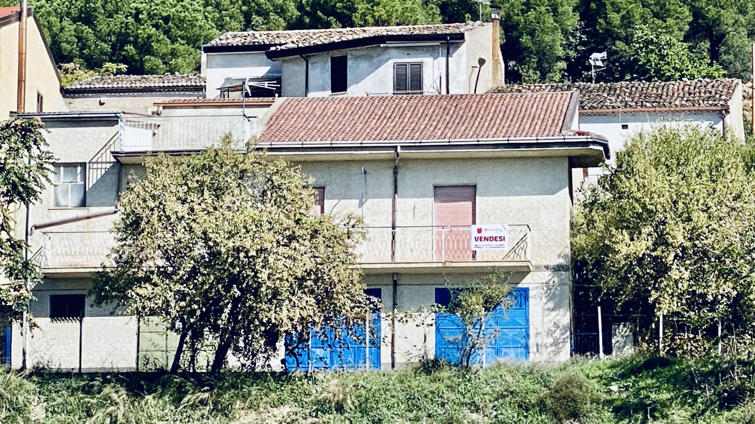 Indipendente in Via Gerolamo De Rada16, Eianina