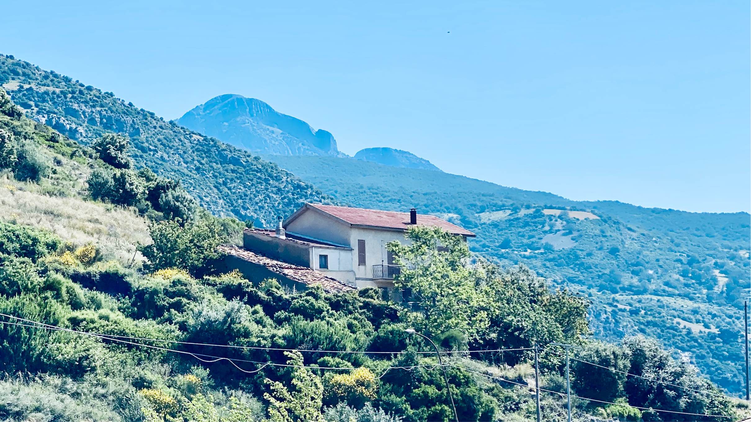 Indipendente immerso nel verde a Civita