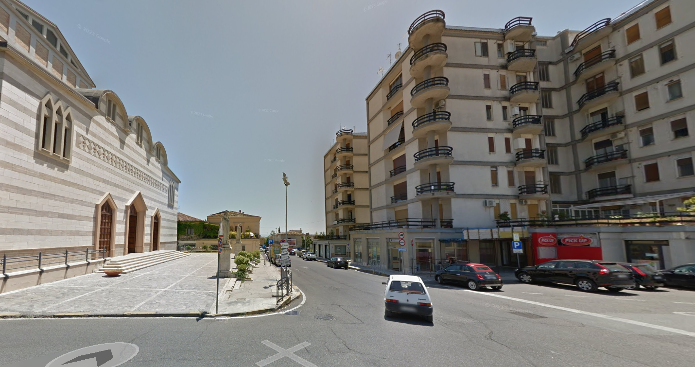 Ampio Appartamento – Terzo piano con Ascensore – Piazza Papa Giovanni VIII – Castrovillari