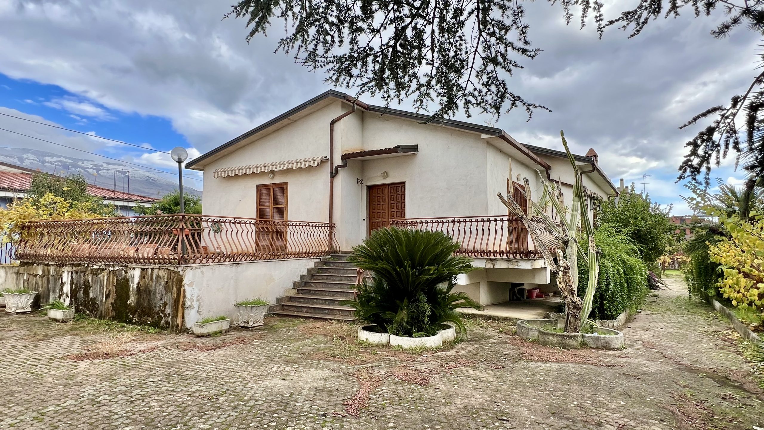 Villa Singola con Depandance – Via Schiavello – Castrovillari