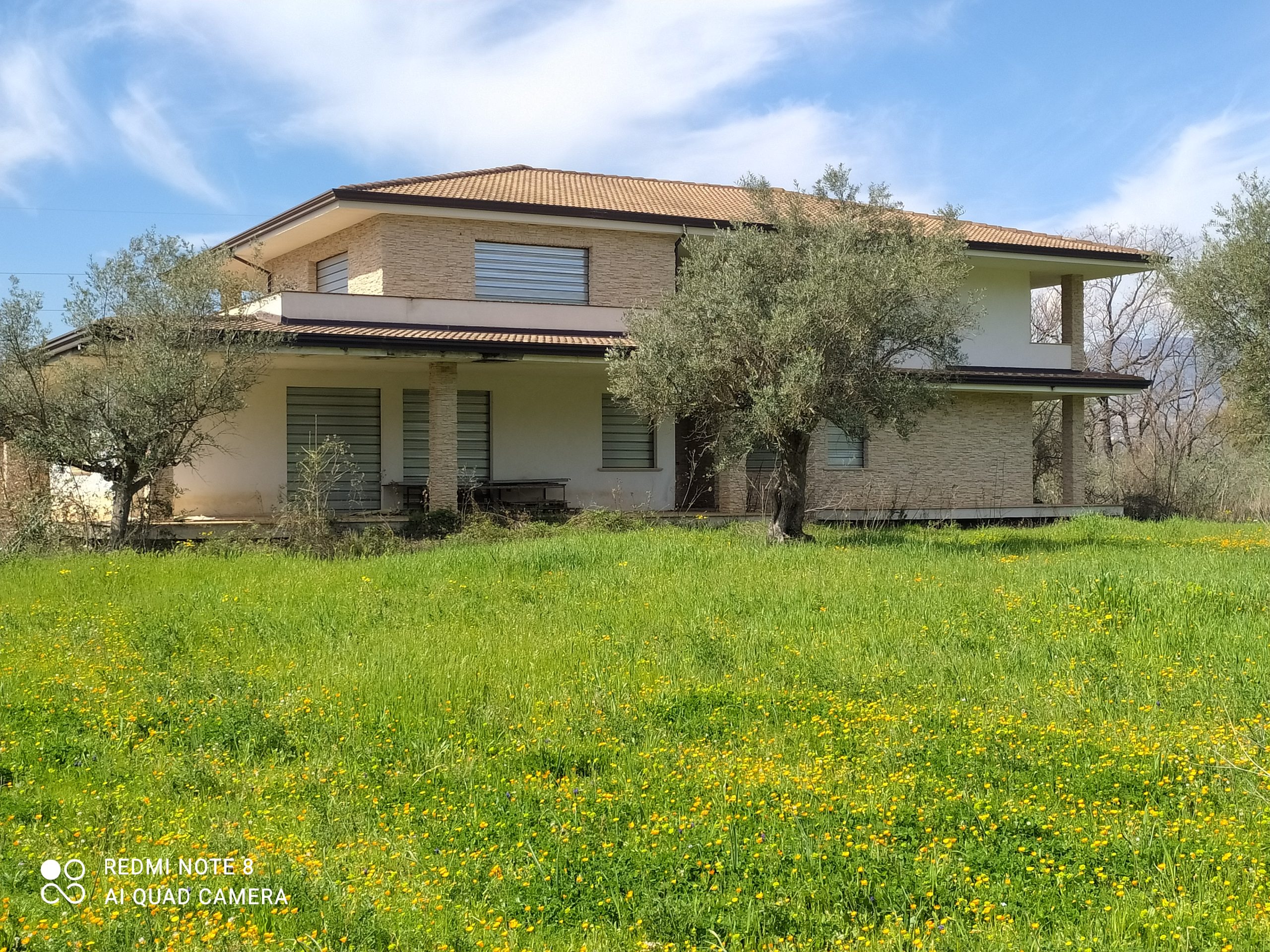 VILLA RUSTICA DI PRESTIGIO CON 6.000 MQ DI TERRENO: DISEGNA LA TUA CASA PERFETTA A CASTROVILLARI