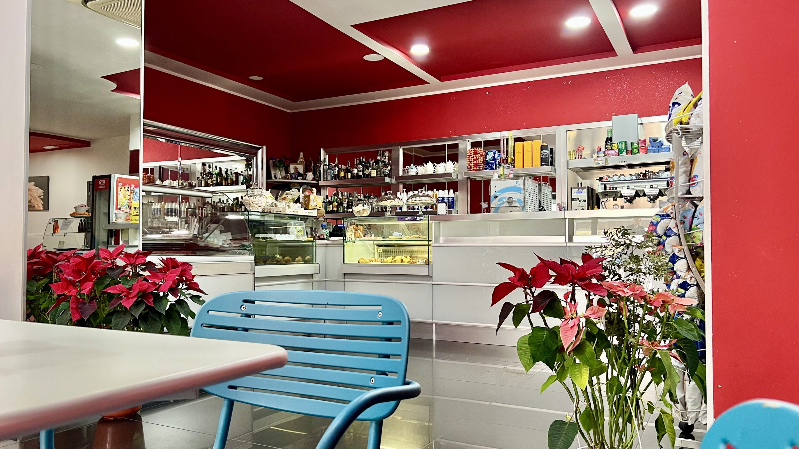 VENDESI ATTIVITÀ STORICA – BAR/GELATERIA “LA TAVERNETTA” Castrovillari, Corso Garibaldi (Pieno Centro)