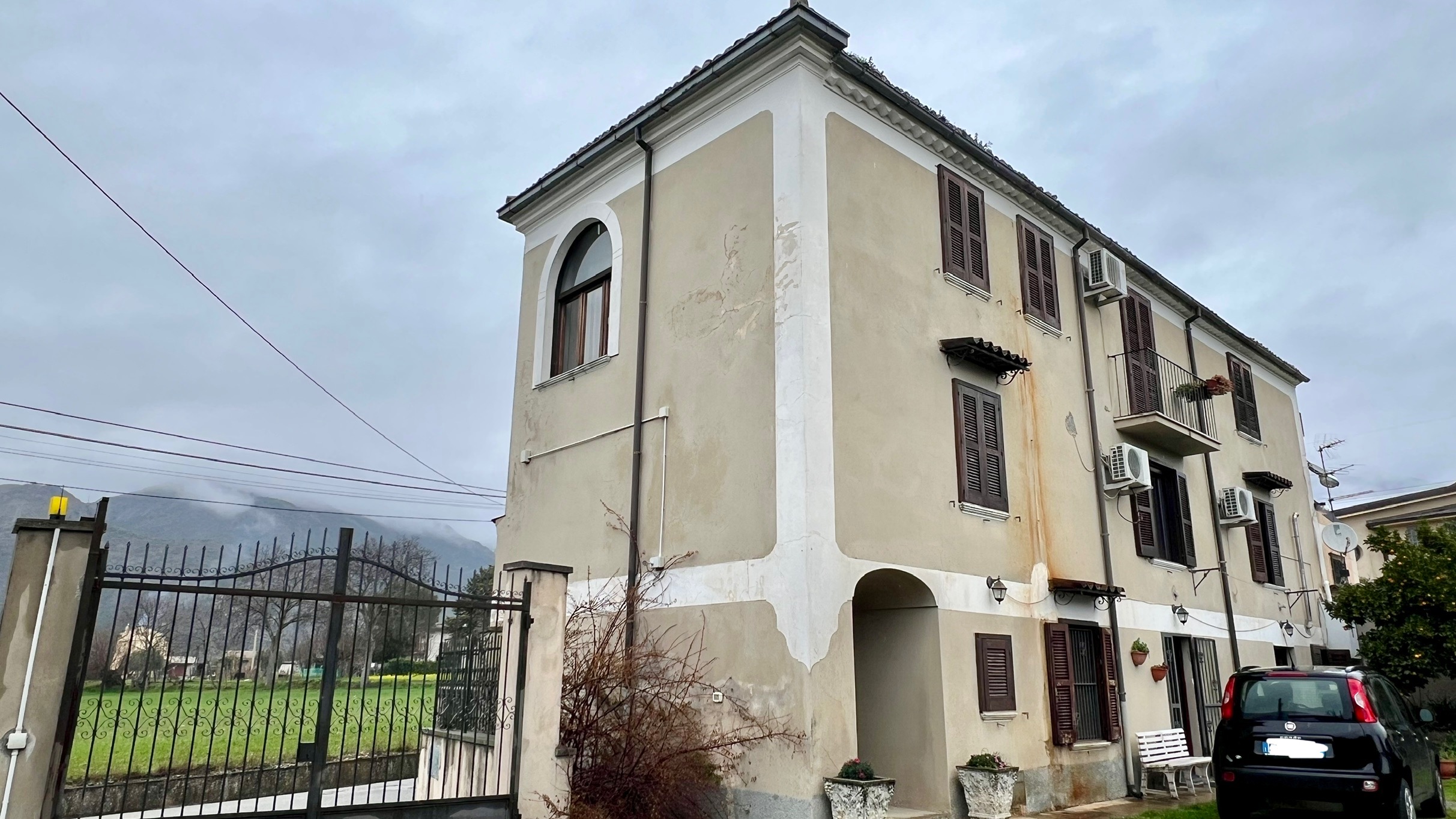 Casale Panoramico a Morano Calabro: Storia, Ampie Metrature e Cuore Verde