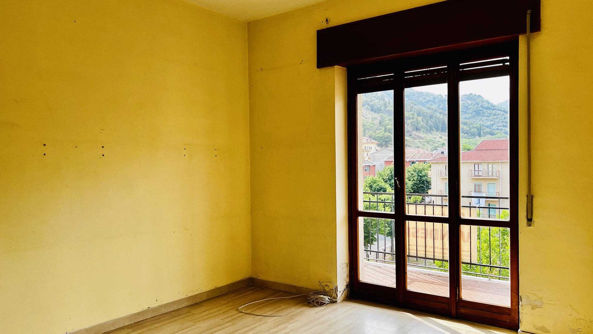 Luminoso Quarto Piano con Vista Panoramica e Bagno Nuovo – Via dei Latini, Castrovillari