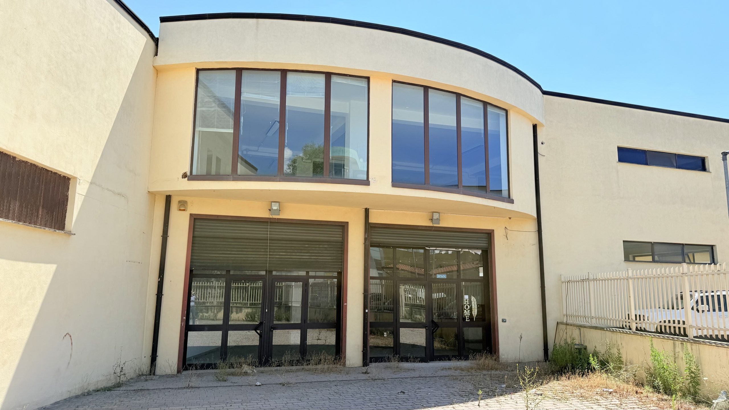 Prestigioso Locale Commerciale Indipendente di 700 mq in Vendita – Viale del Lavoro, Castrovillari