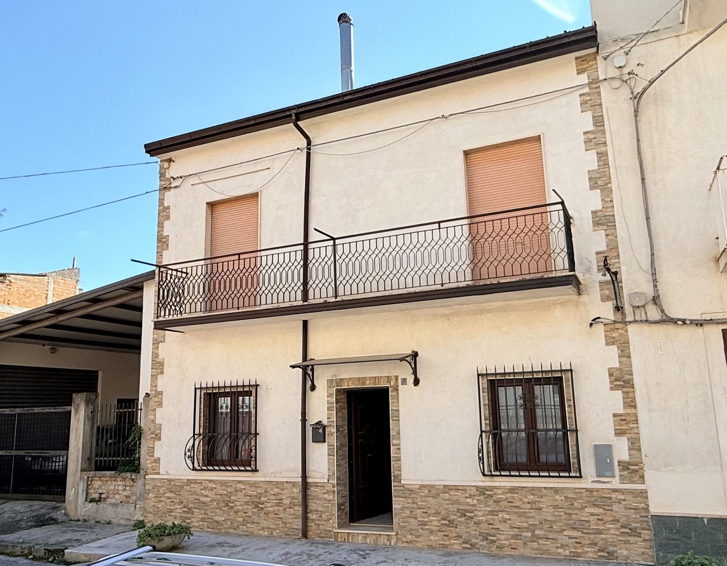 Esclusiva Casa Indipendente a Castrovillari: Come Nuova, Mai Abitata, con Doppio Garage!
